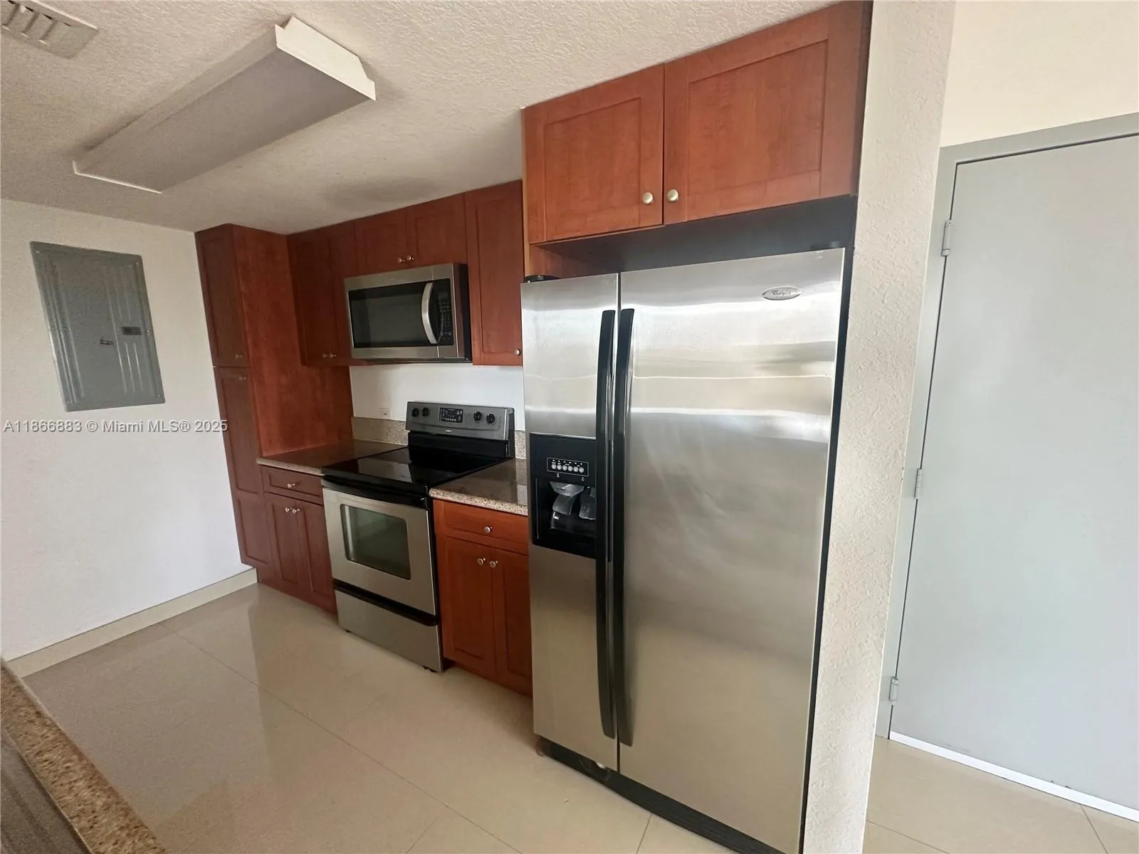 36 NW 6th Ave, #806