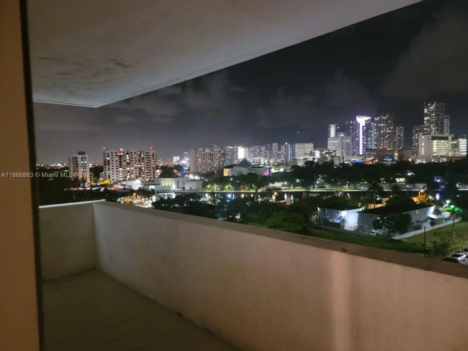 36 NW 6th Ave, #806