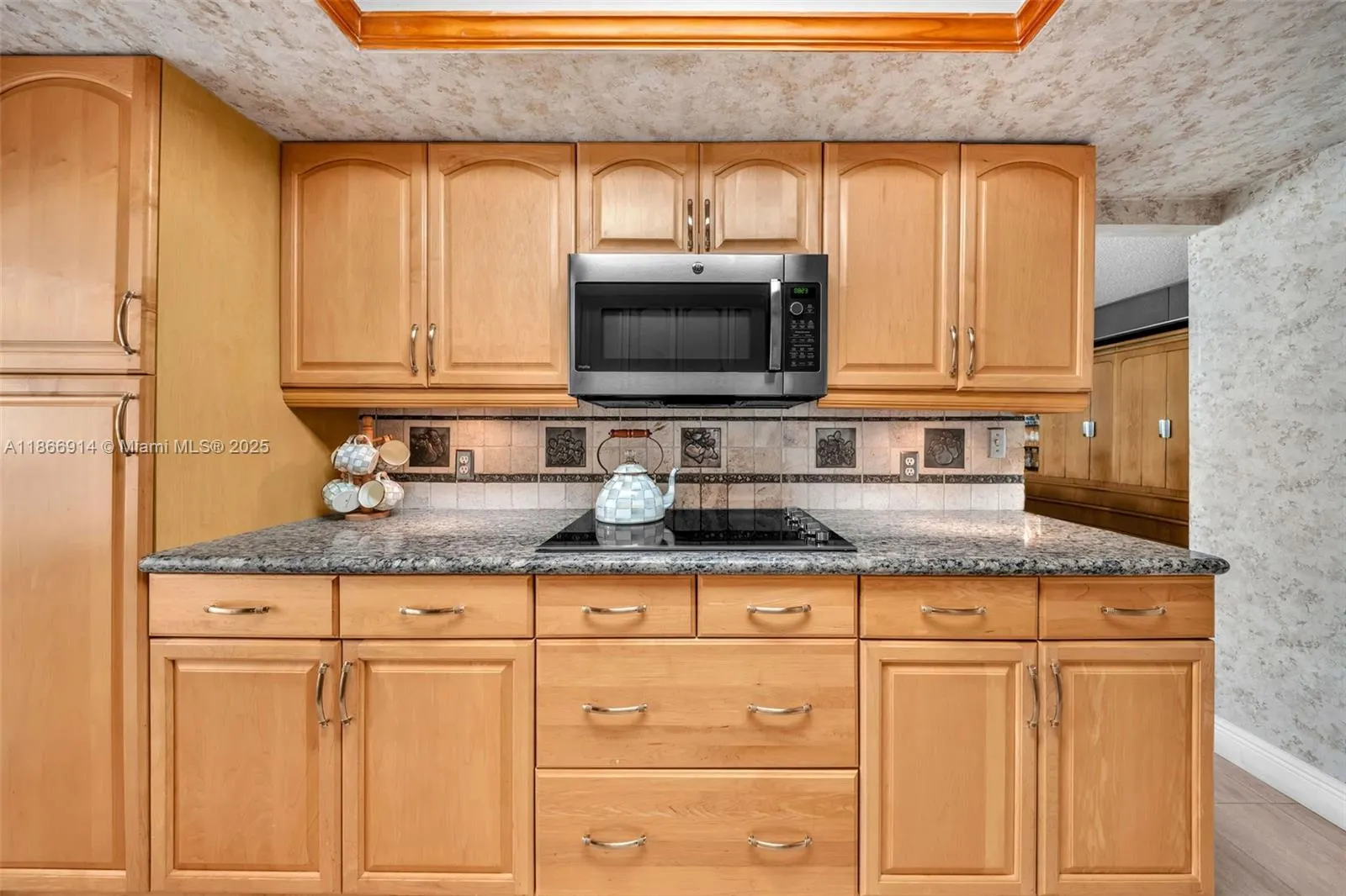 600 Biltmore Way, #201