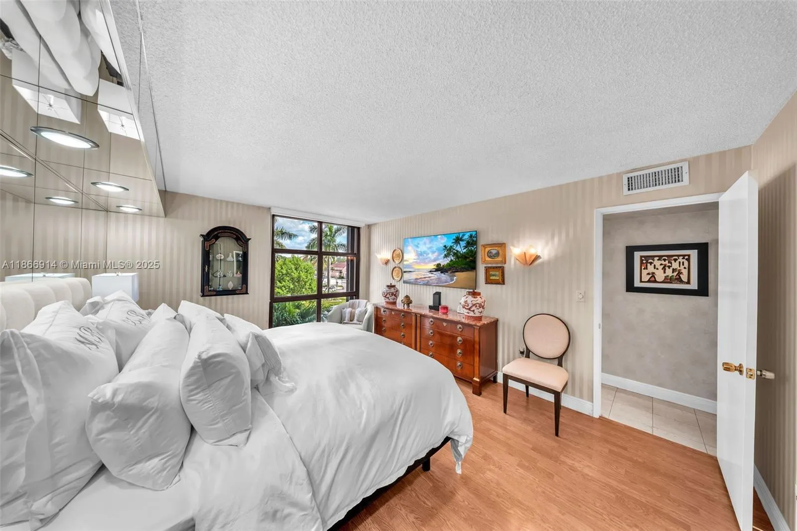 600 Biltmore Way, #201