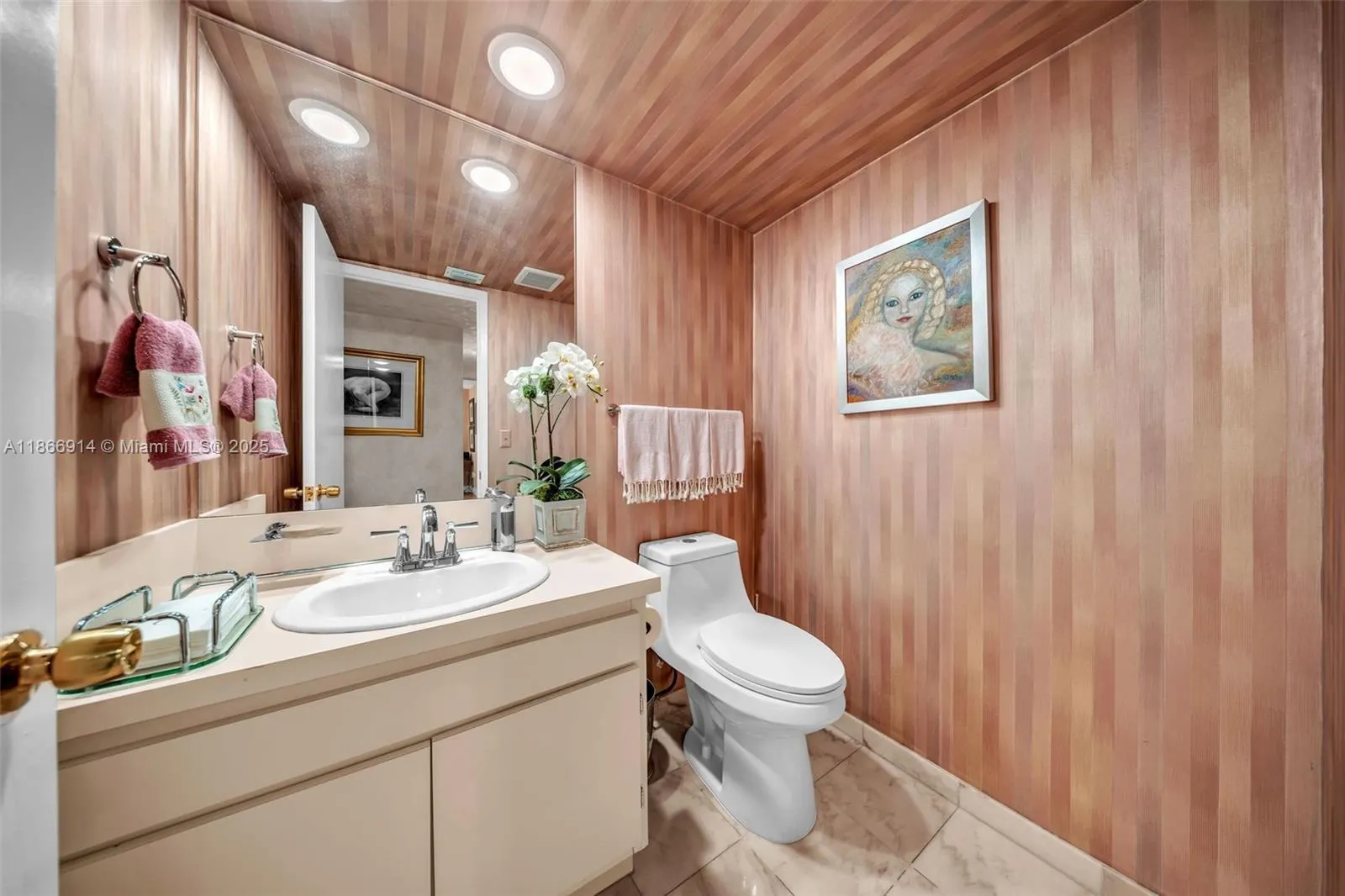 600 Biltmore Way, #201