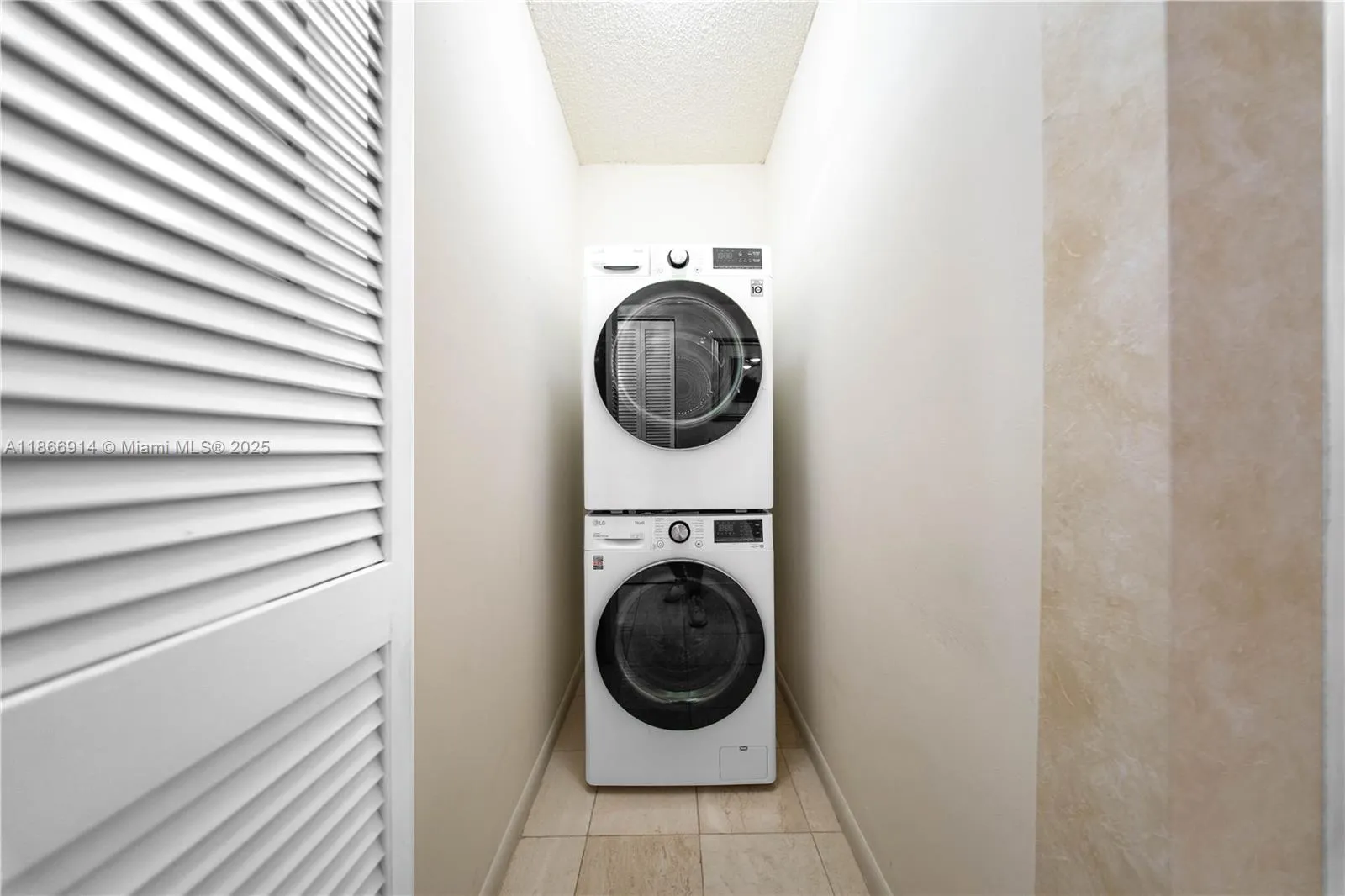 600 Biltmore Way, #201