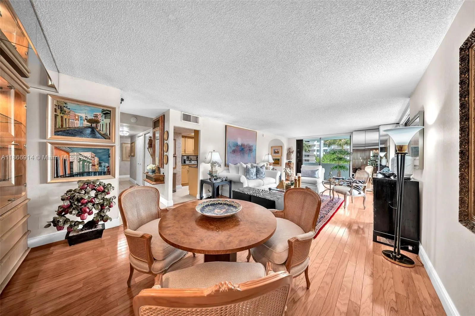 600 Biltmore Way, #201