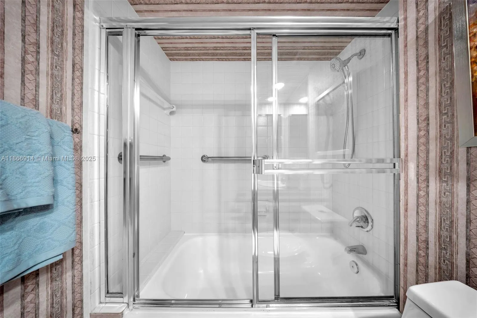 600 Biltmore Way, #201