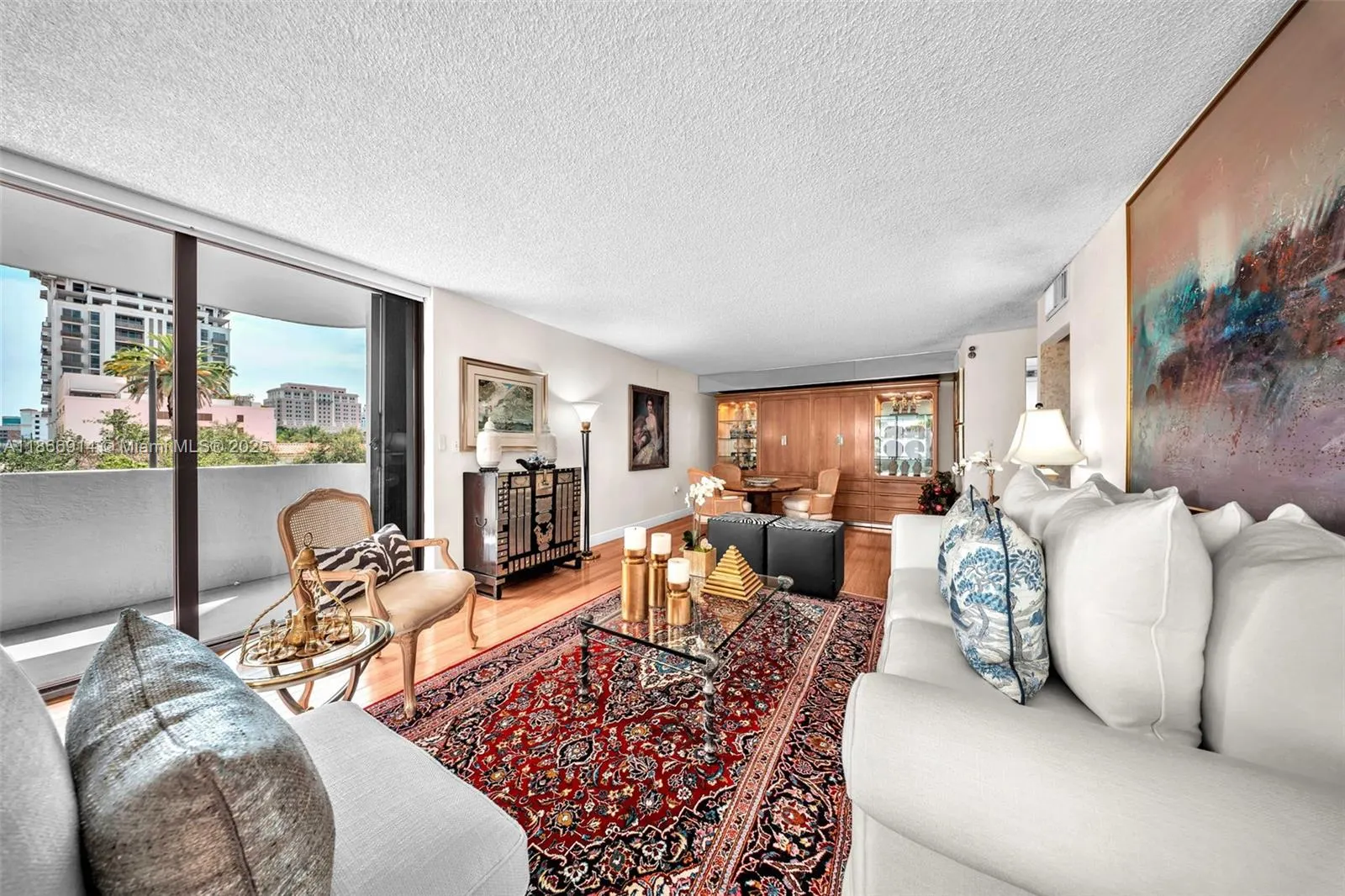 600 Biltmore Way, #201