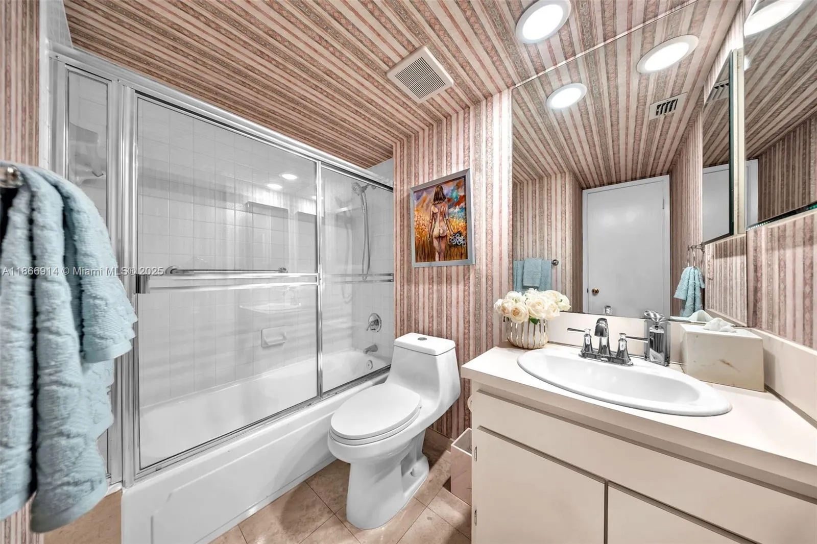 600 Biltmore Way, #201