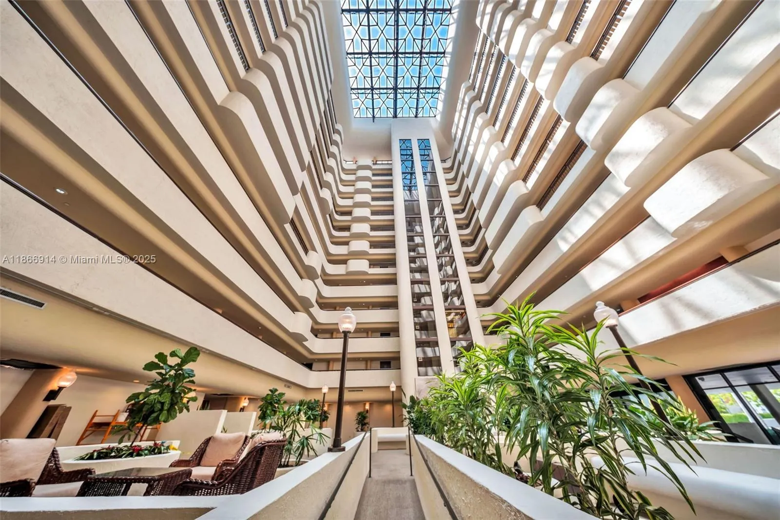 600 Biltmore Way, #201