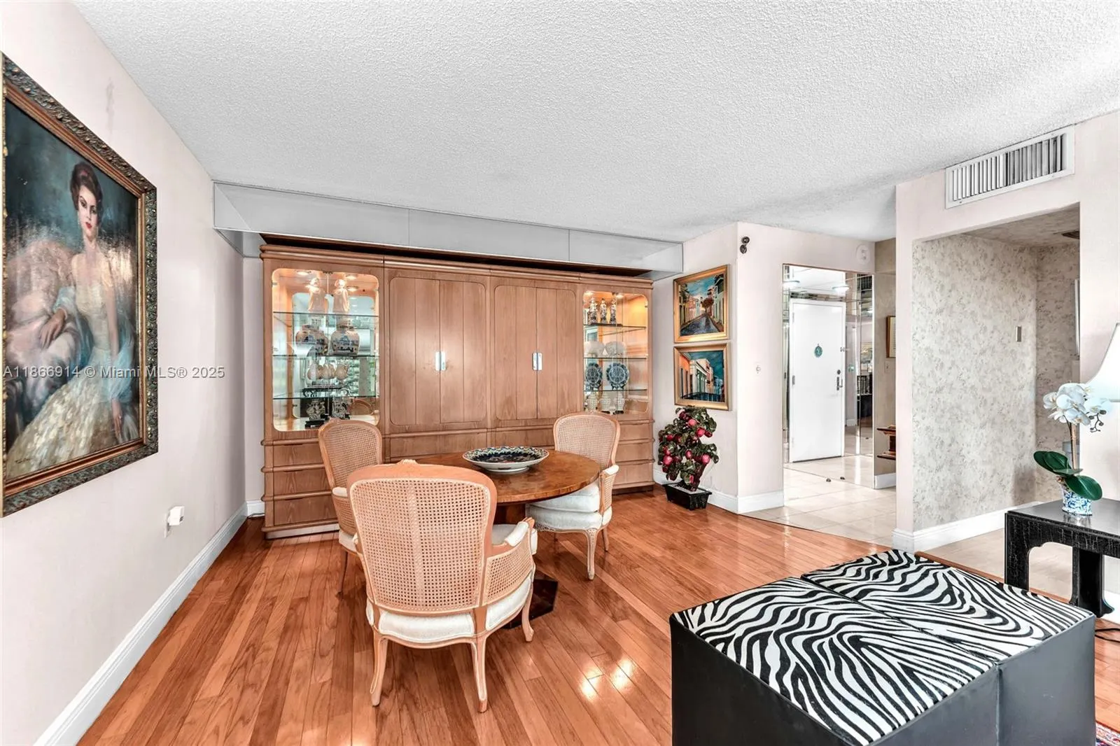 600 Biltmore Way, #201