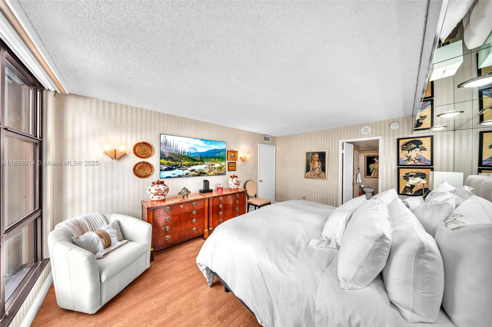 600 Biltmore Way, #201