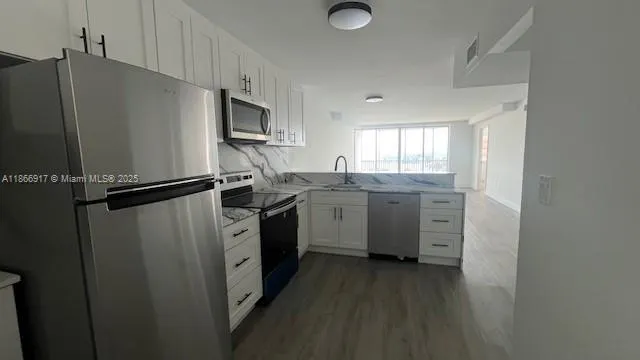 1780 NE 191st St, #811-2
