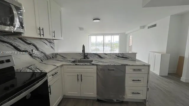 1780 NE 191st St, #811-2