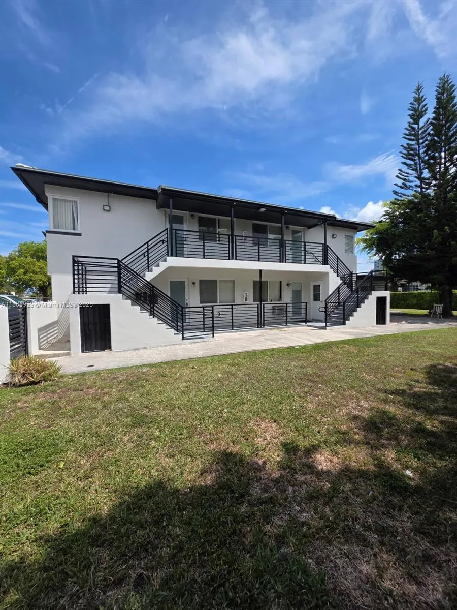2140 Biarritz Dr, #4