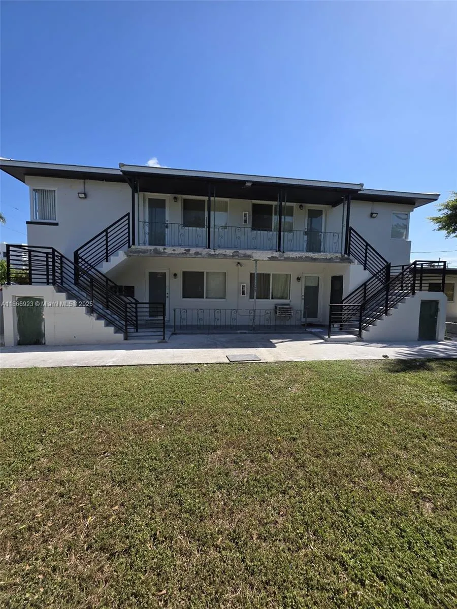 2140 Biarritz Dr, #4