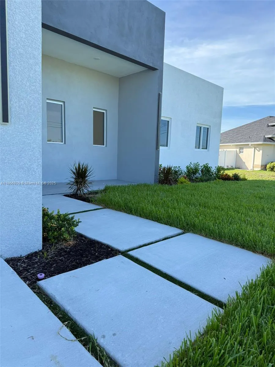 5 SW 26th Place, #0