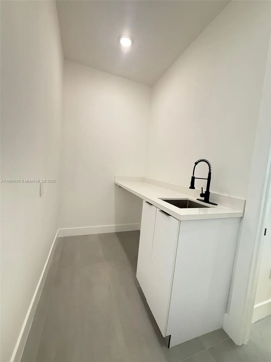 5 SW 26th Place, #0