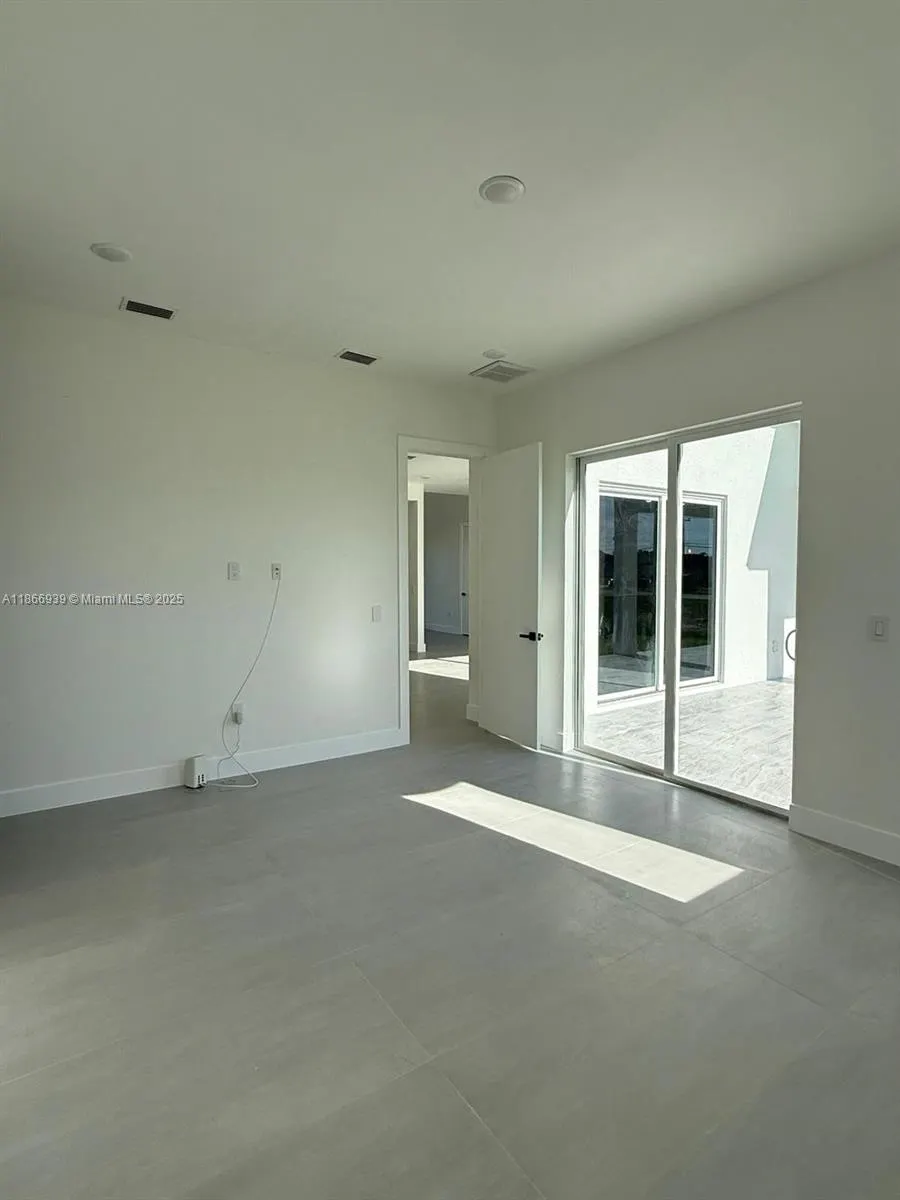 5 SW 26th Place, #0