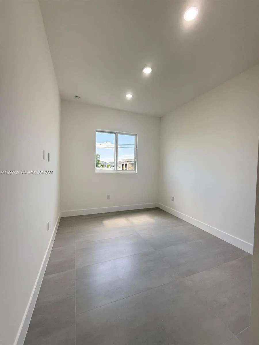 5 SW 26th Place, #0