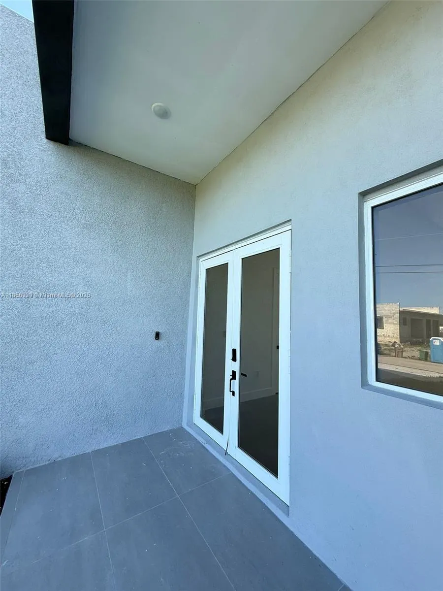 5 SW 26th Place, #0