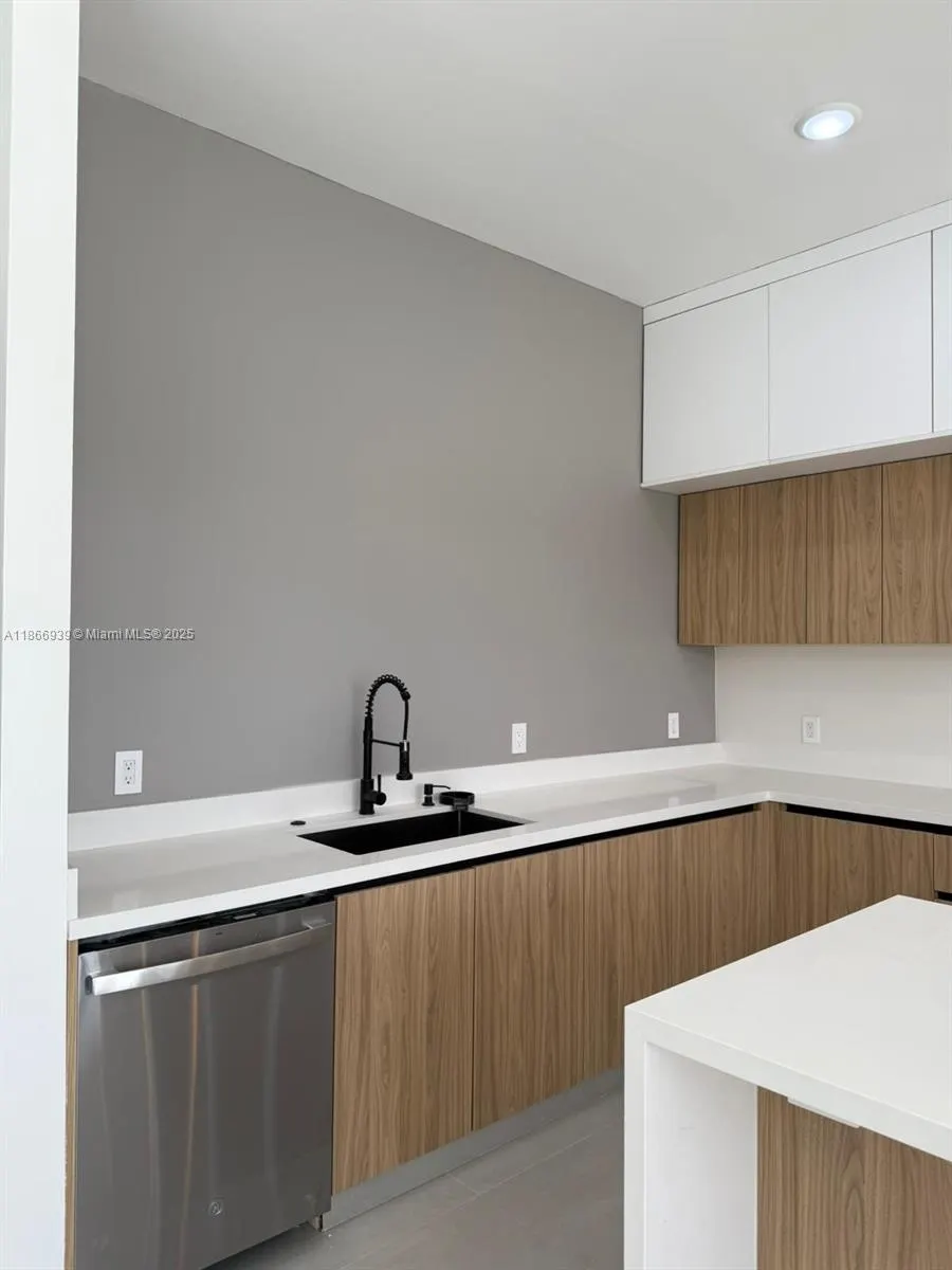 5 SW 26th Place, #0