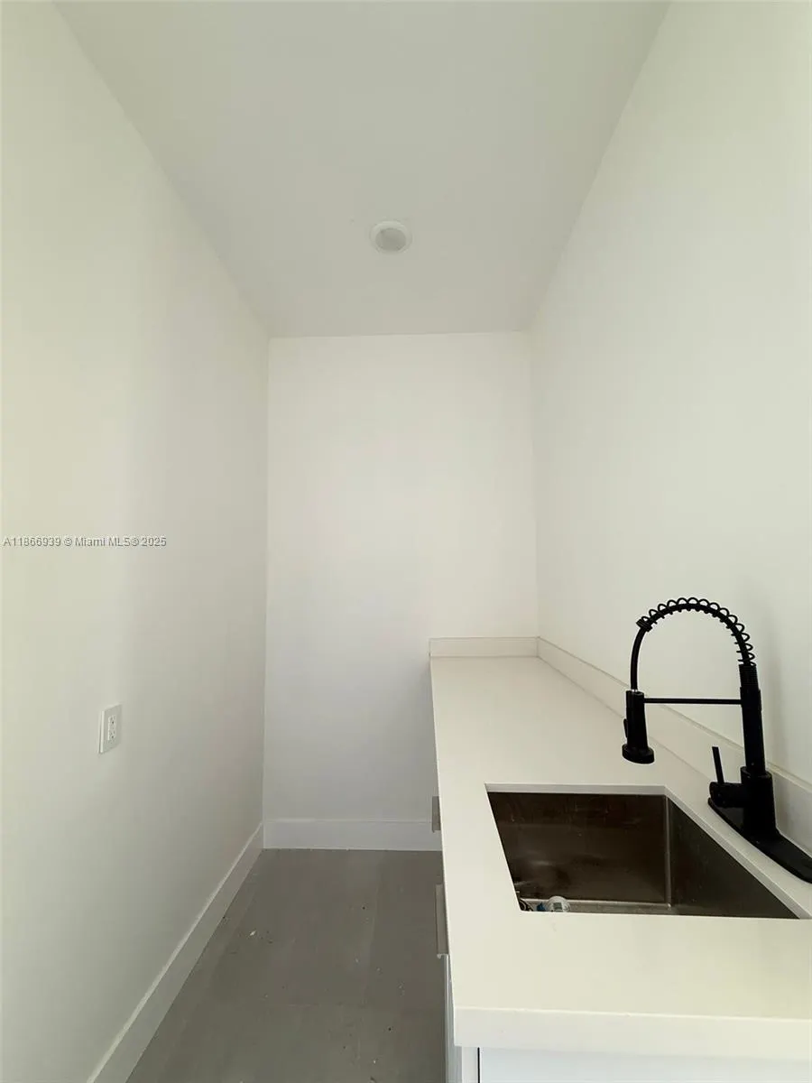 5 SW 26th Place, #0