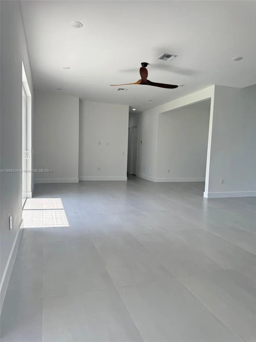 5 SW 26th Place, #0