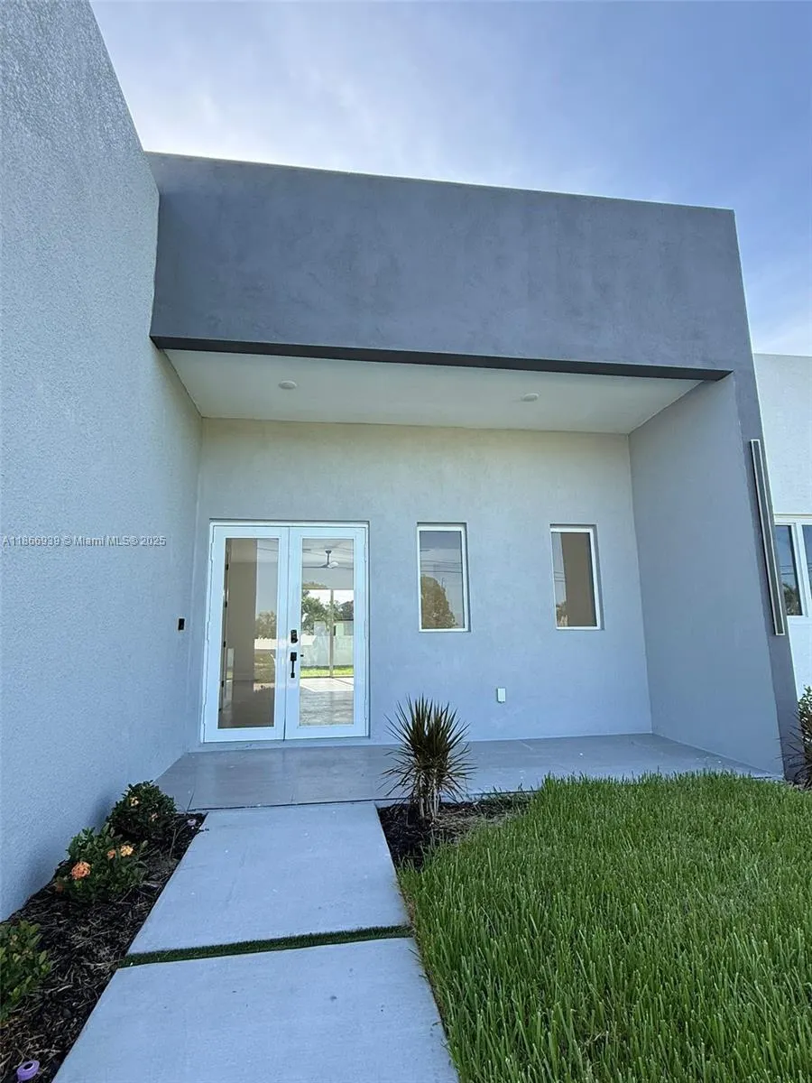 5 SW 26th Place, #0