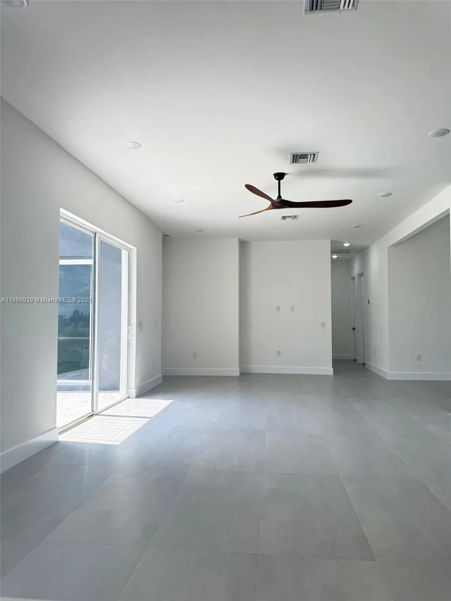5 SW 26th Place, #0
