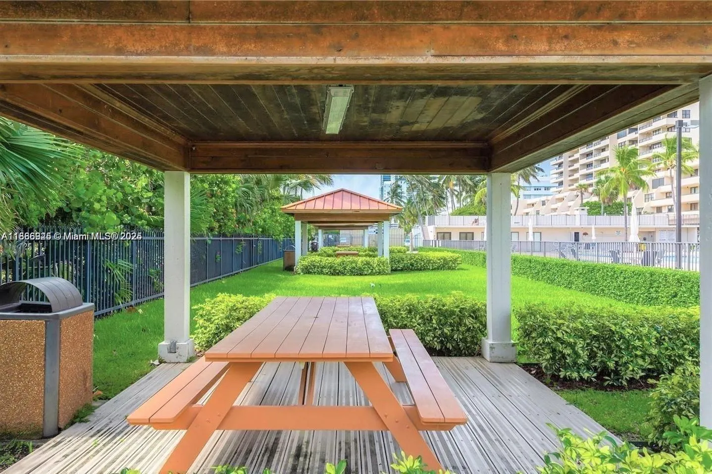 2625 Collins Ave, #609