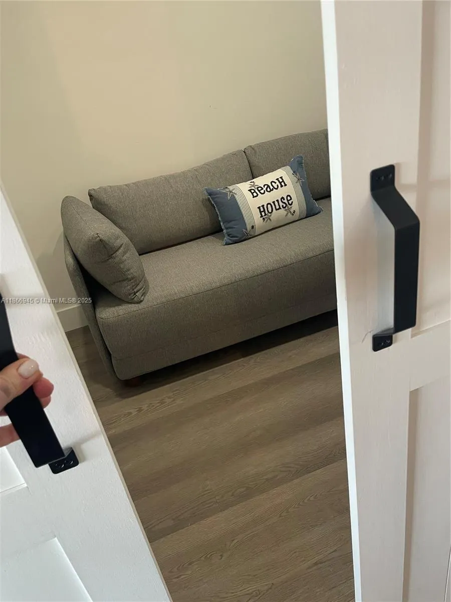 2625 Collins Ave, #609