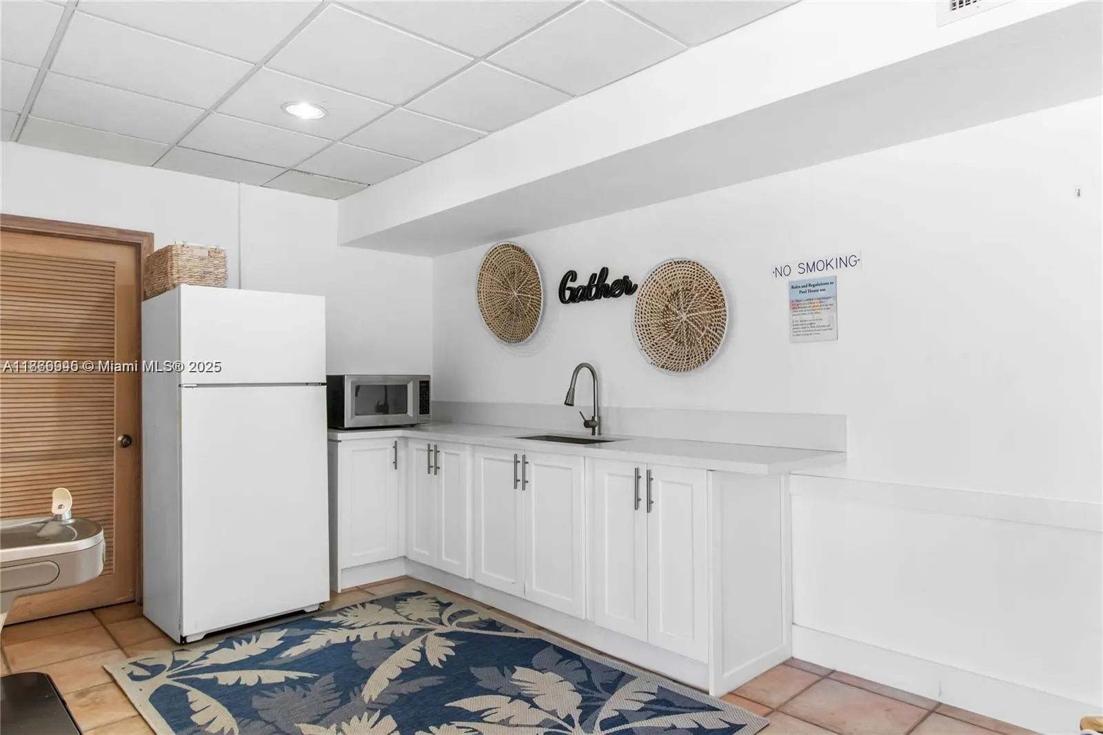 2625 Collins Ave, #609