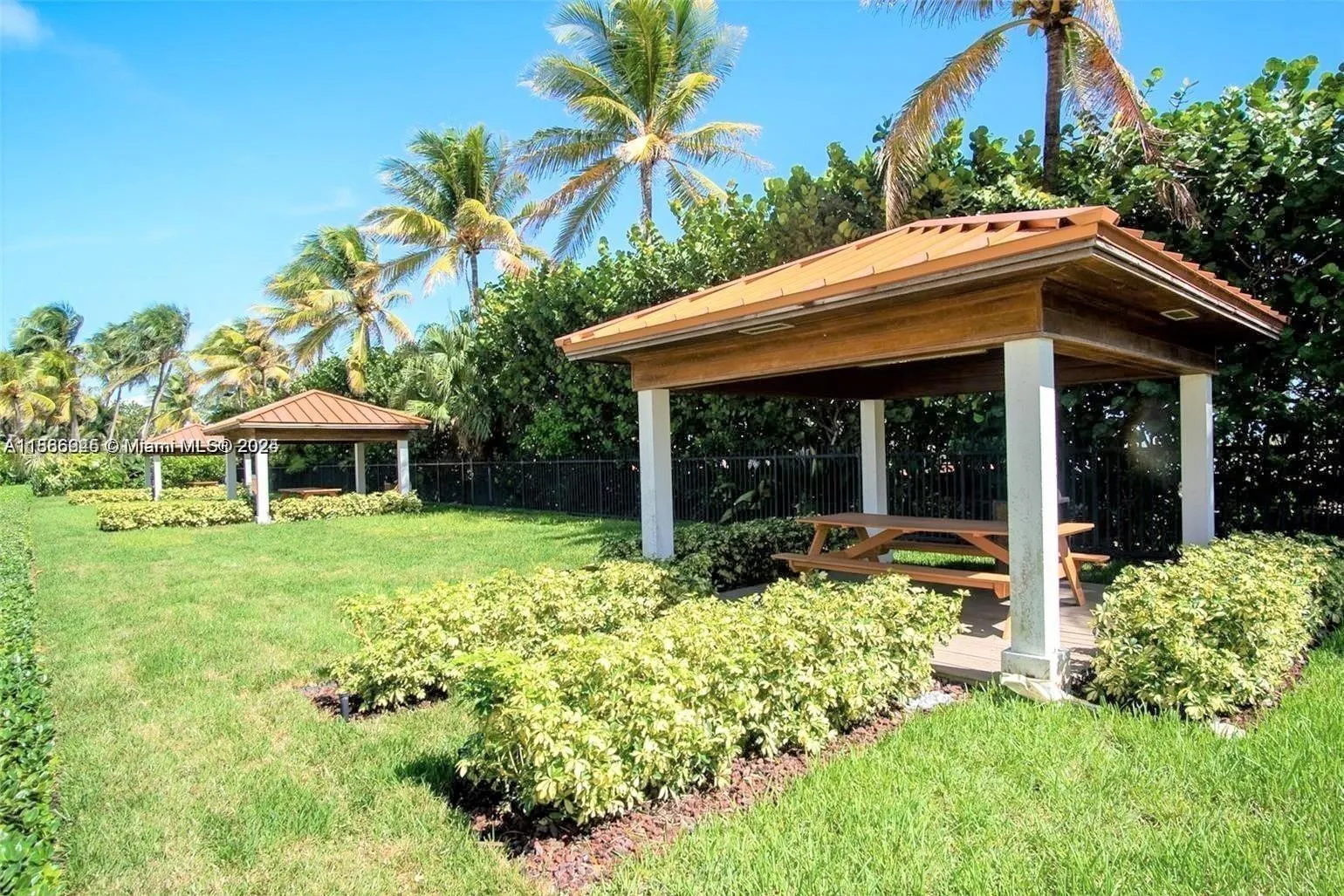 2625 Collins Ave, #609