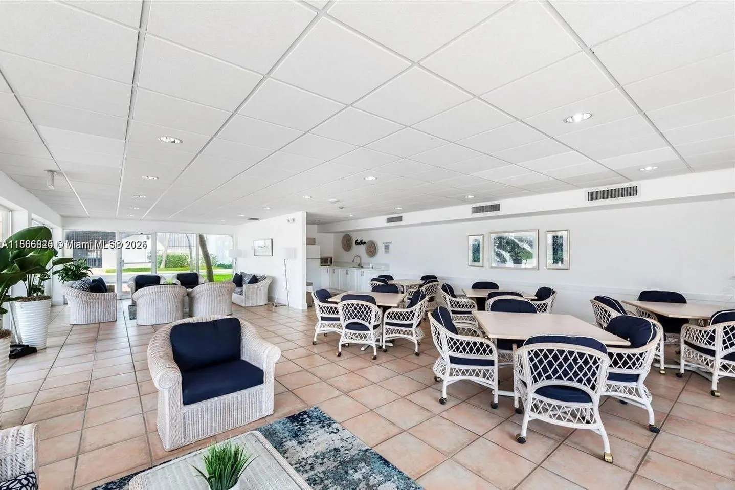 2625 Collins Ave, #609