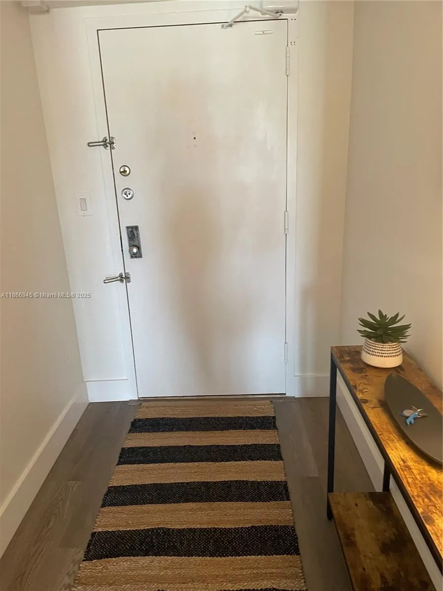 2625 Collins Ave, #609