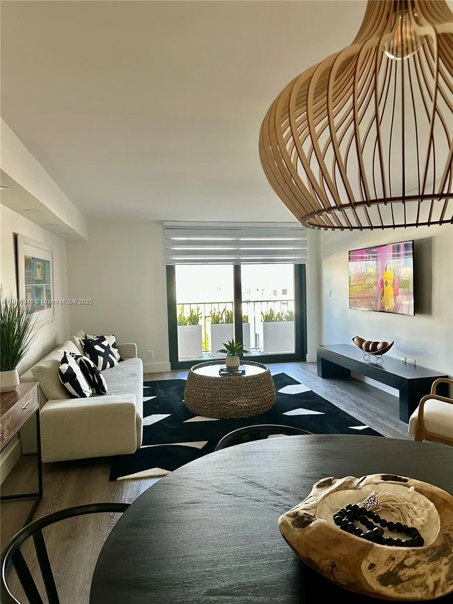 2625 Collins Ave, #609
