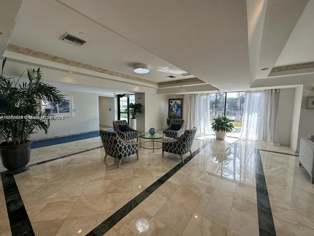 2625 Collins Ave, #609