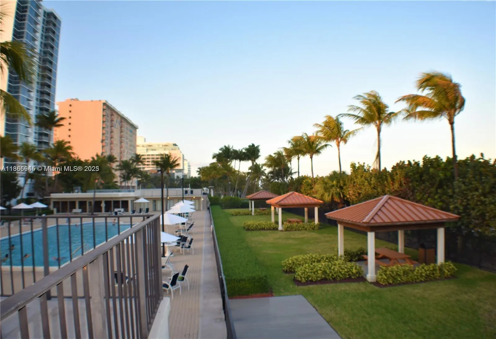 2625 Collins Ave, #609