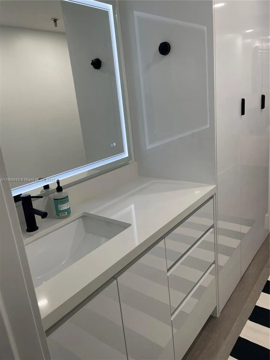 2625 Collins Ave, #609