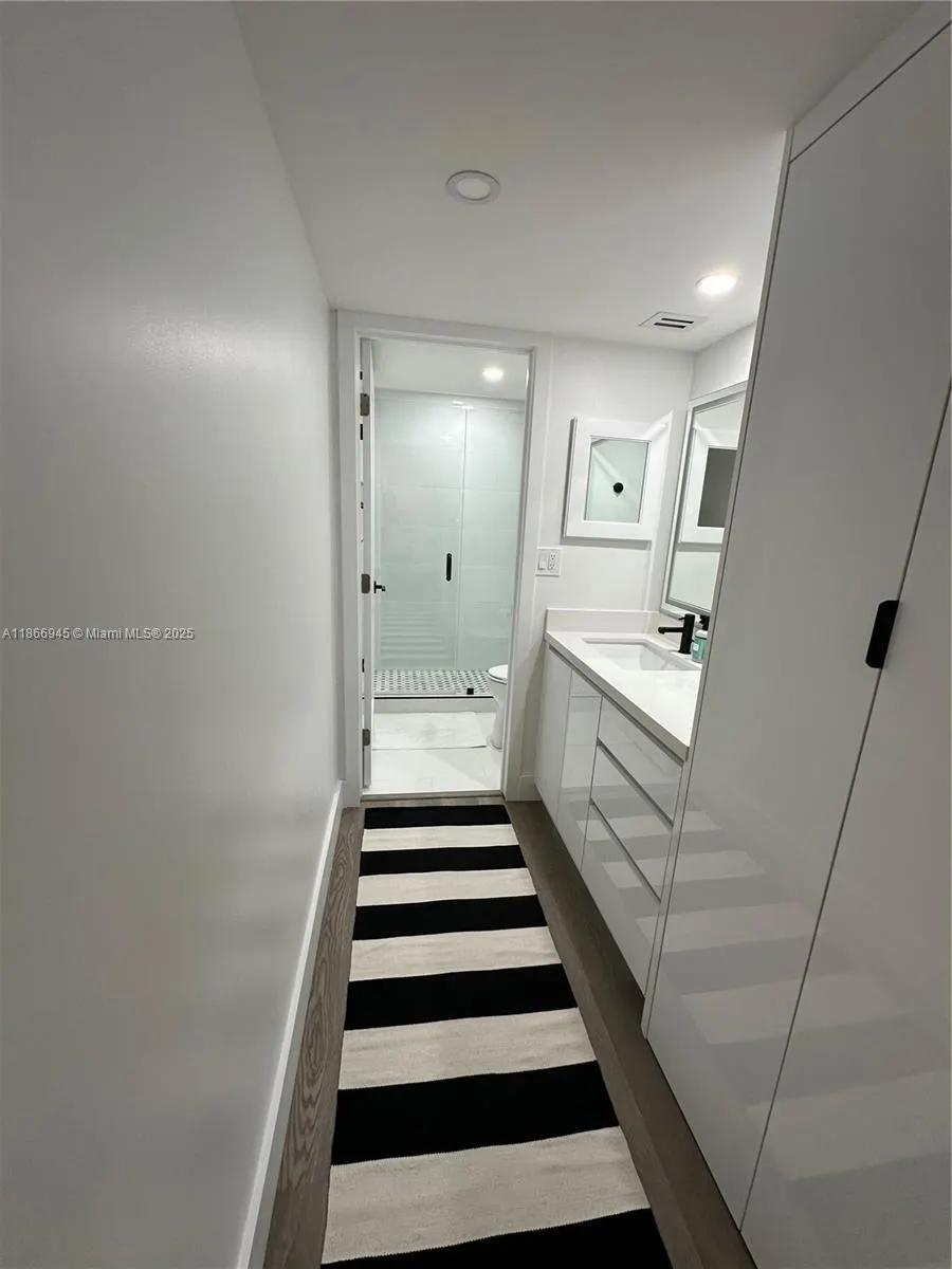 2625 Collins Ave, #609