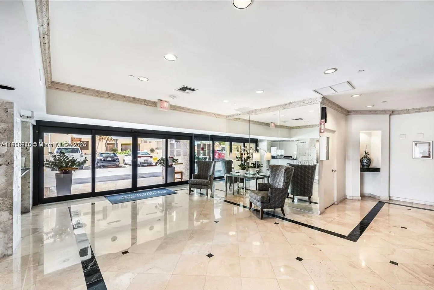 2625 Collins Ave, #609