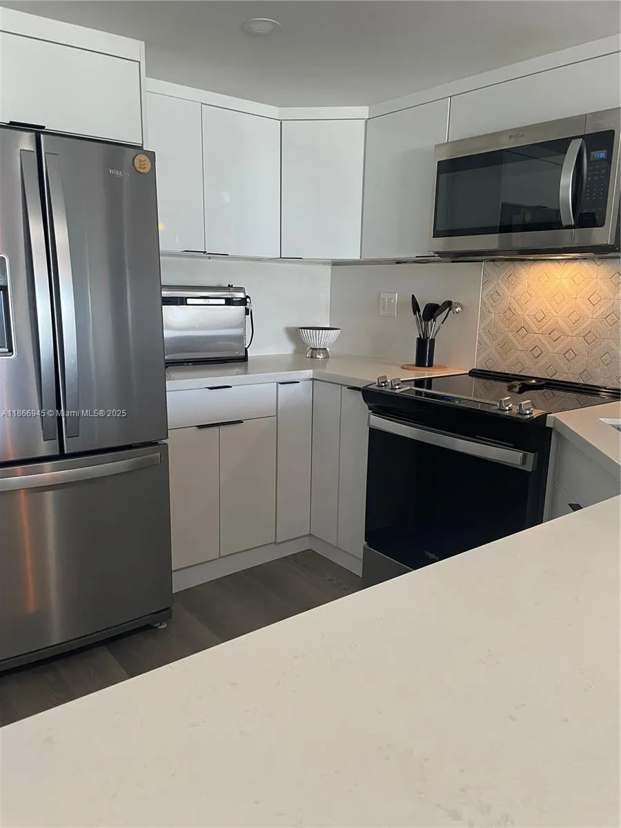 2625 Collins Ave, #609