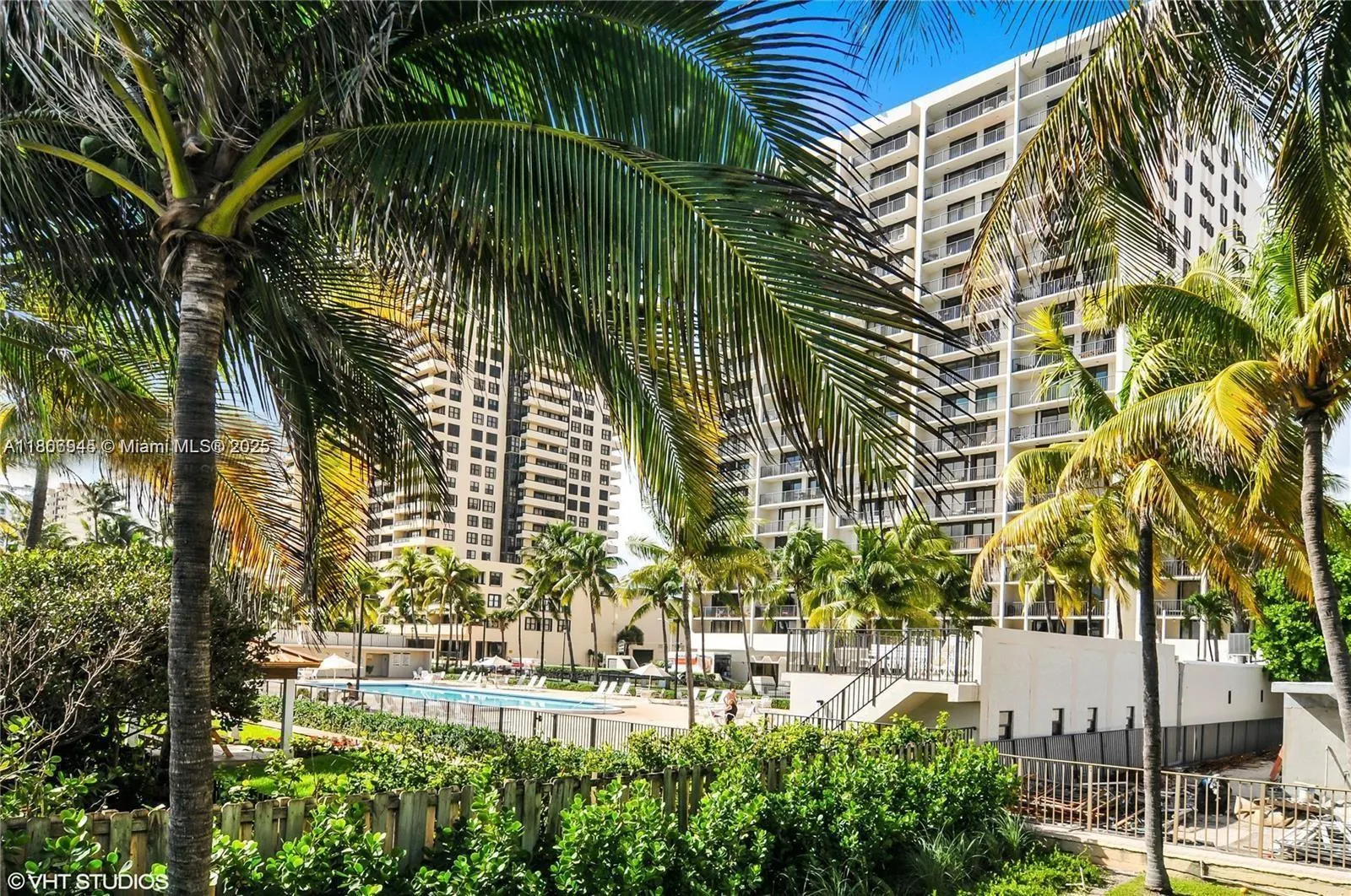 2625 Collins Ave, #609