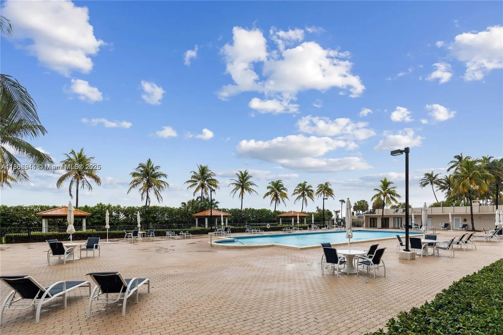 2625 Collins Ave, #609