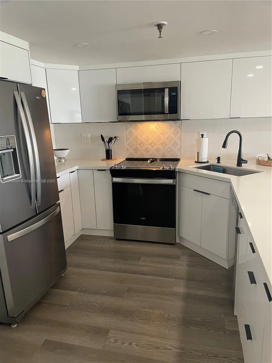 2625 Collins Ave, #609