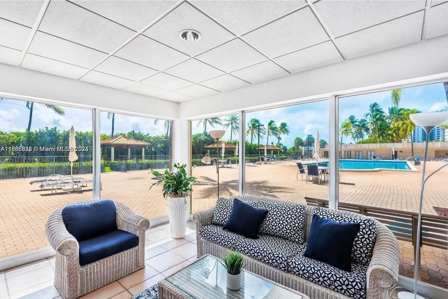 2625 Collins Ave, #609
