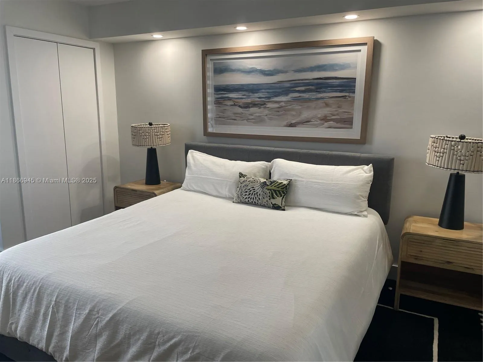 2625 Collins Ave, #609