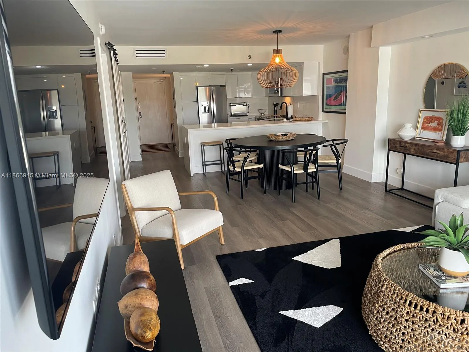 2625 Collins Ave, #609