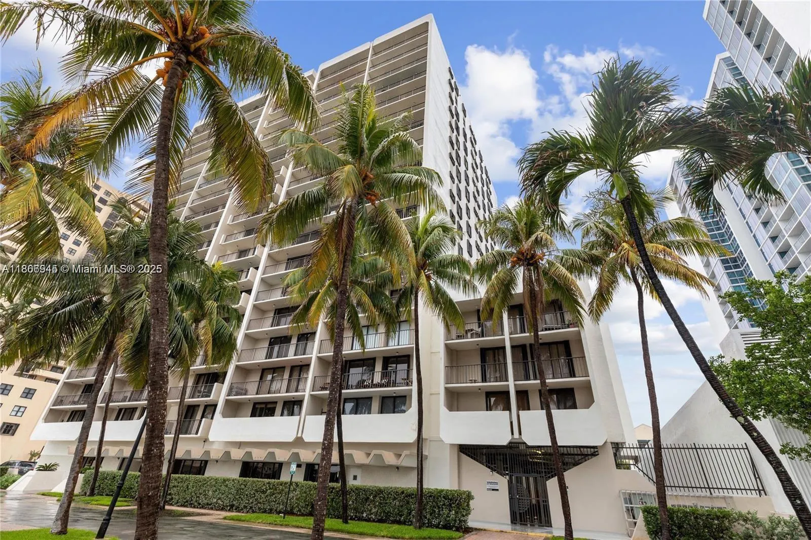 2625 Collins Ave, #609