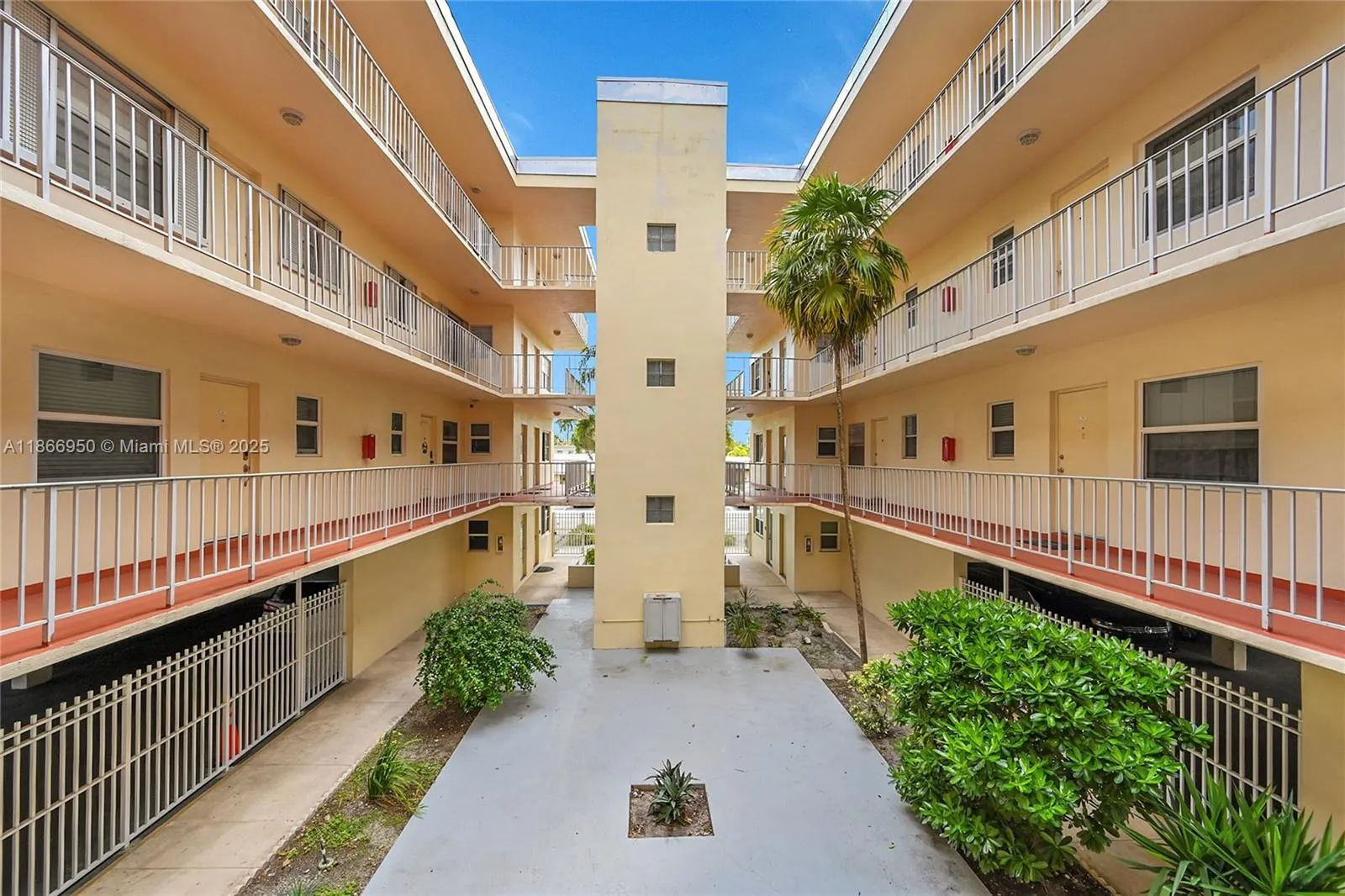 1747 Rodman St, #207