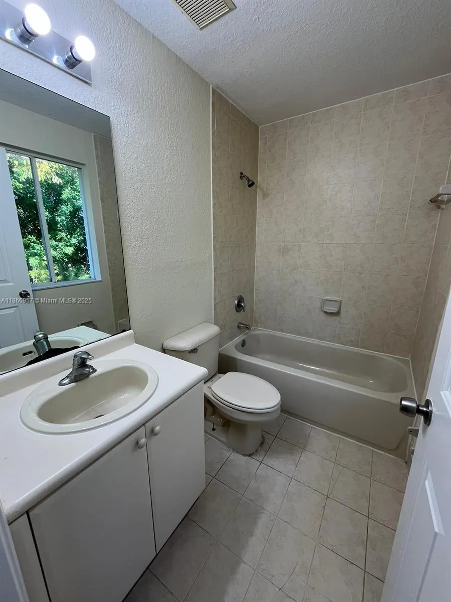 1519 SE 24th Ct, #238