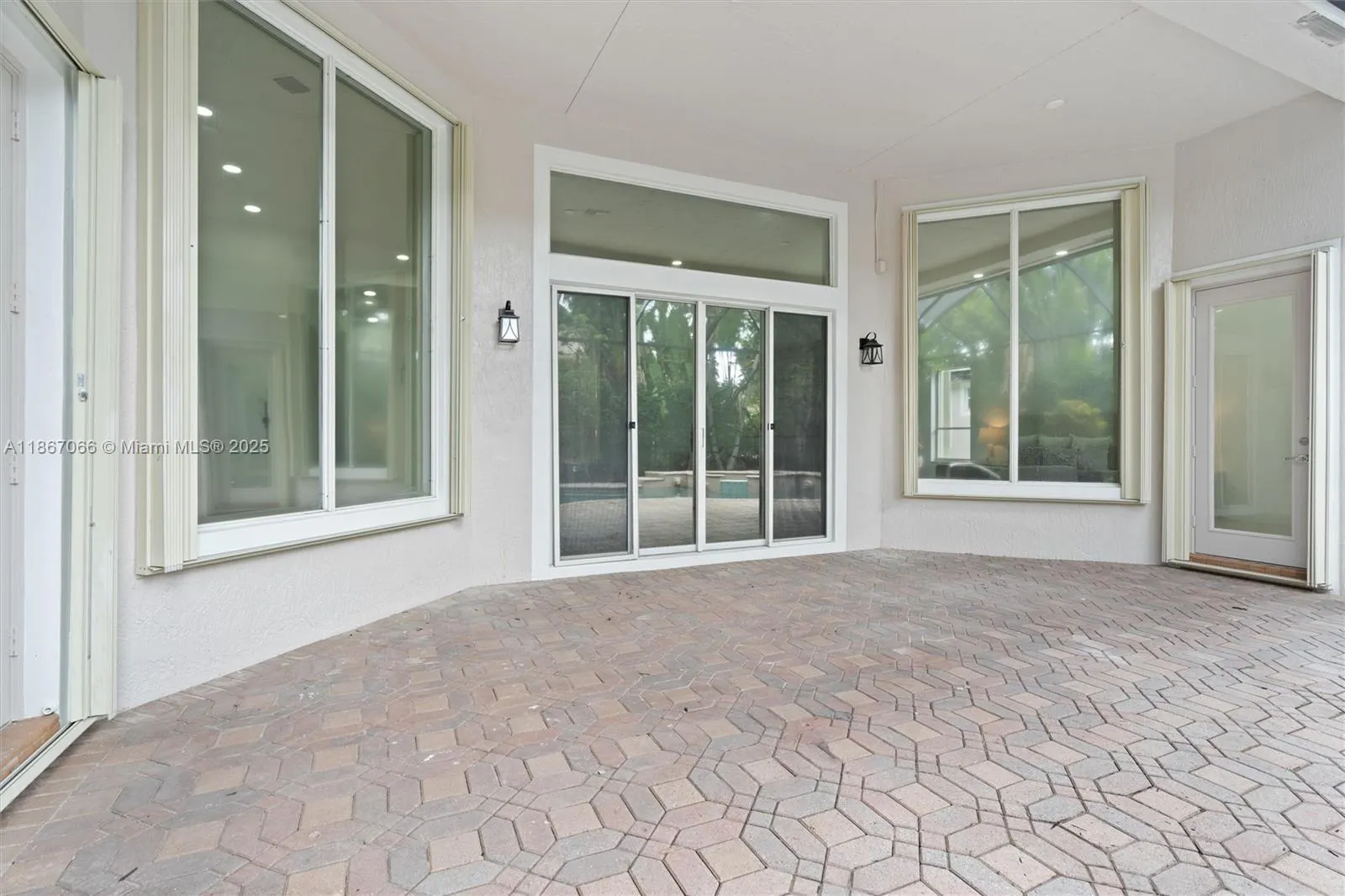 21677 Marigot Dr
